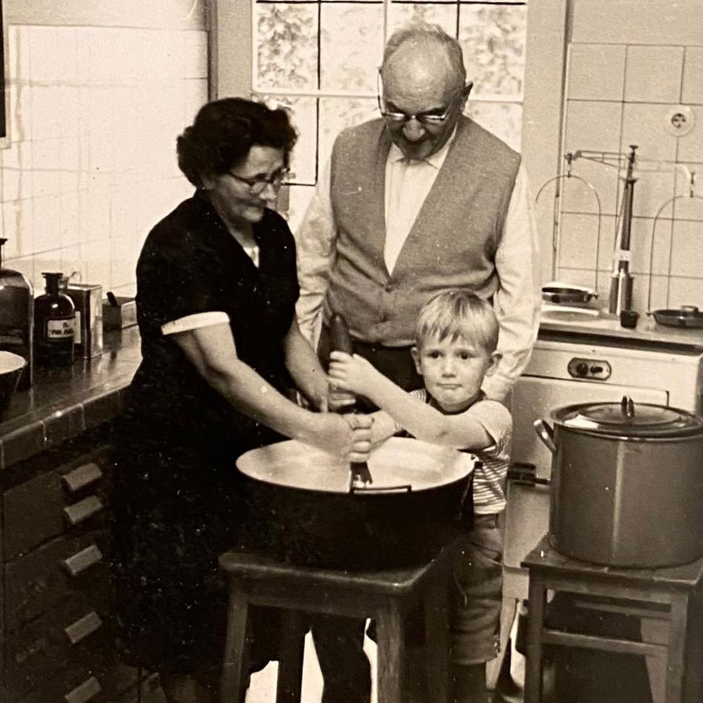 Der junge Joschi Blickenberger mit seinen Eltern