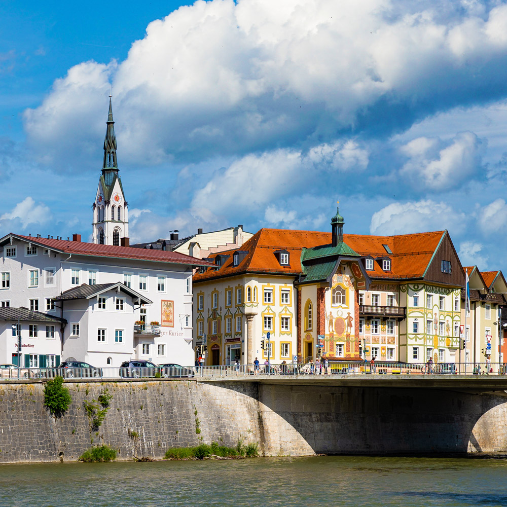 Stellen in der Hof Apotheke in der Bilderbuch-Stadt Bad Tölz