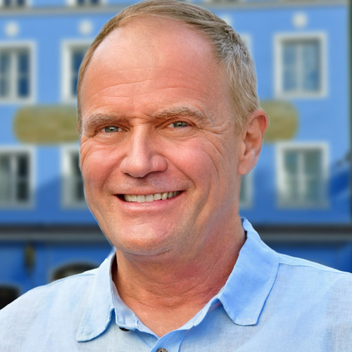 Josef Blickenberger Apotheker & Besitzer Alte und Neue Hof Apotheke